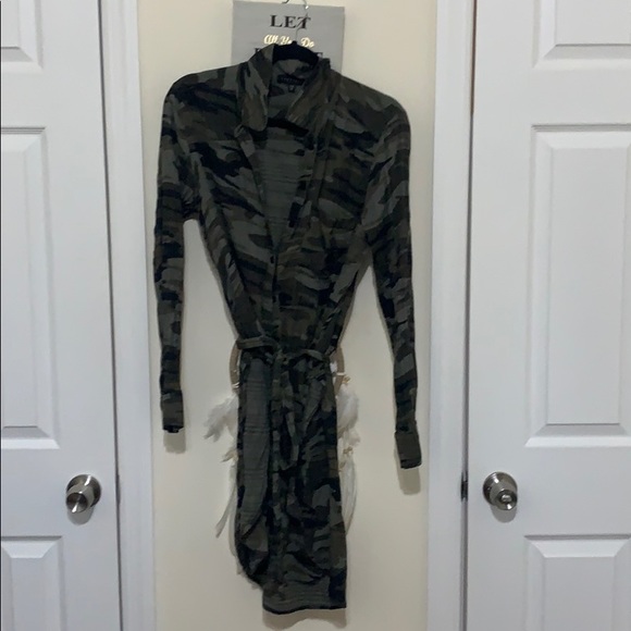Camo button down tunic - Picture 2 of 2